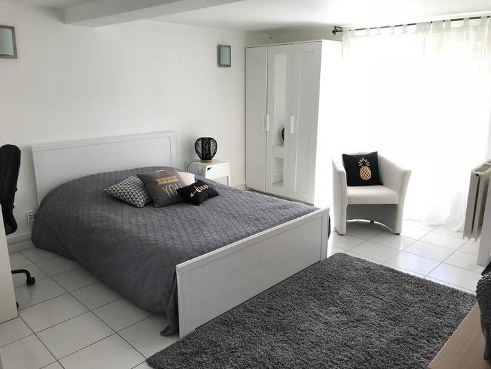 Gîte pour 2 personnes, avec Terrasse et Jardin à Bretenière