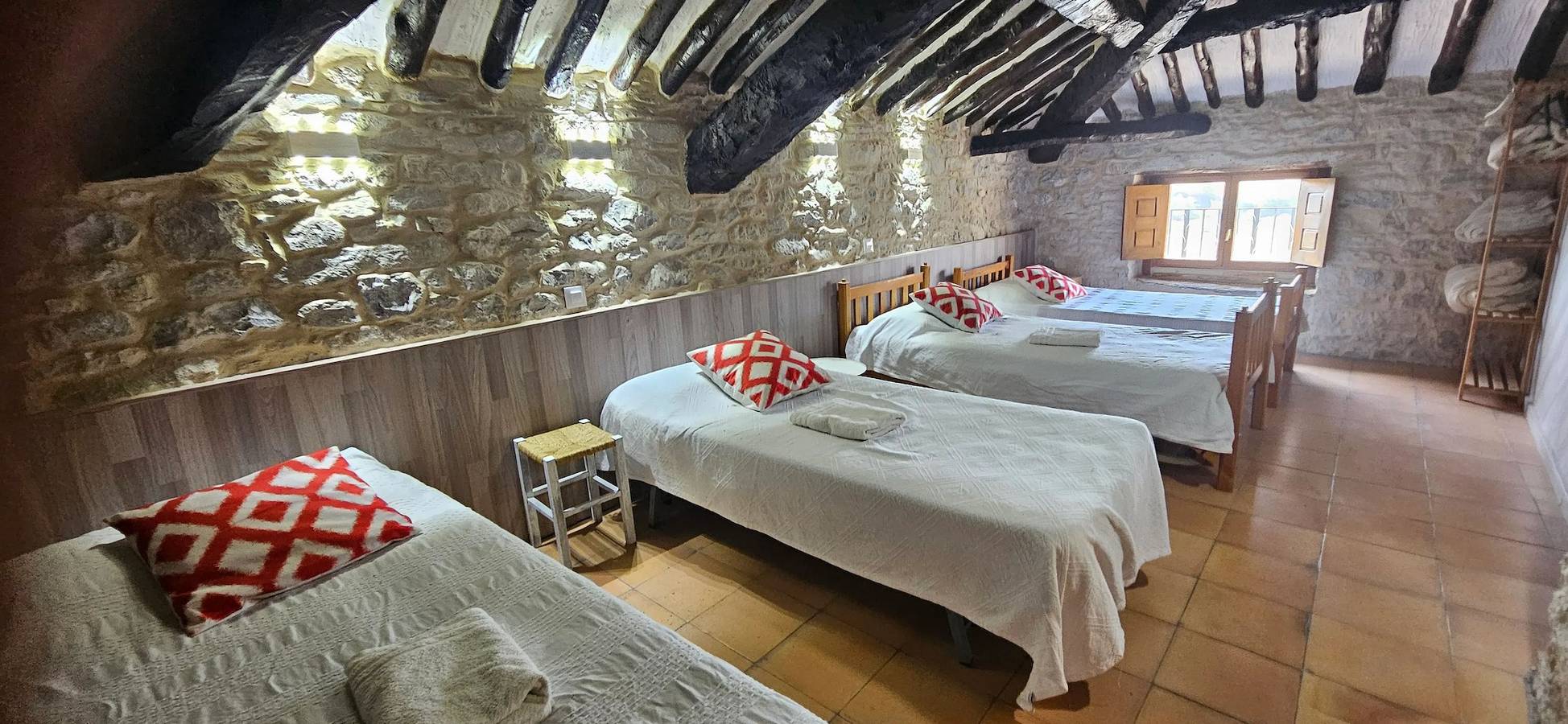 Casa amplia en Paúles de Sarsa, 1000 m², piscina in Paules de Sarsa, Aínsa
