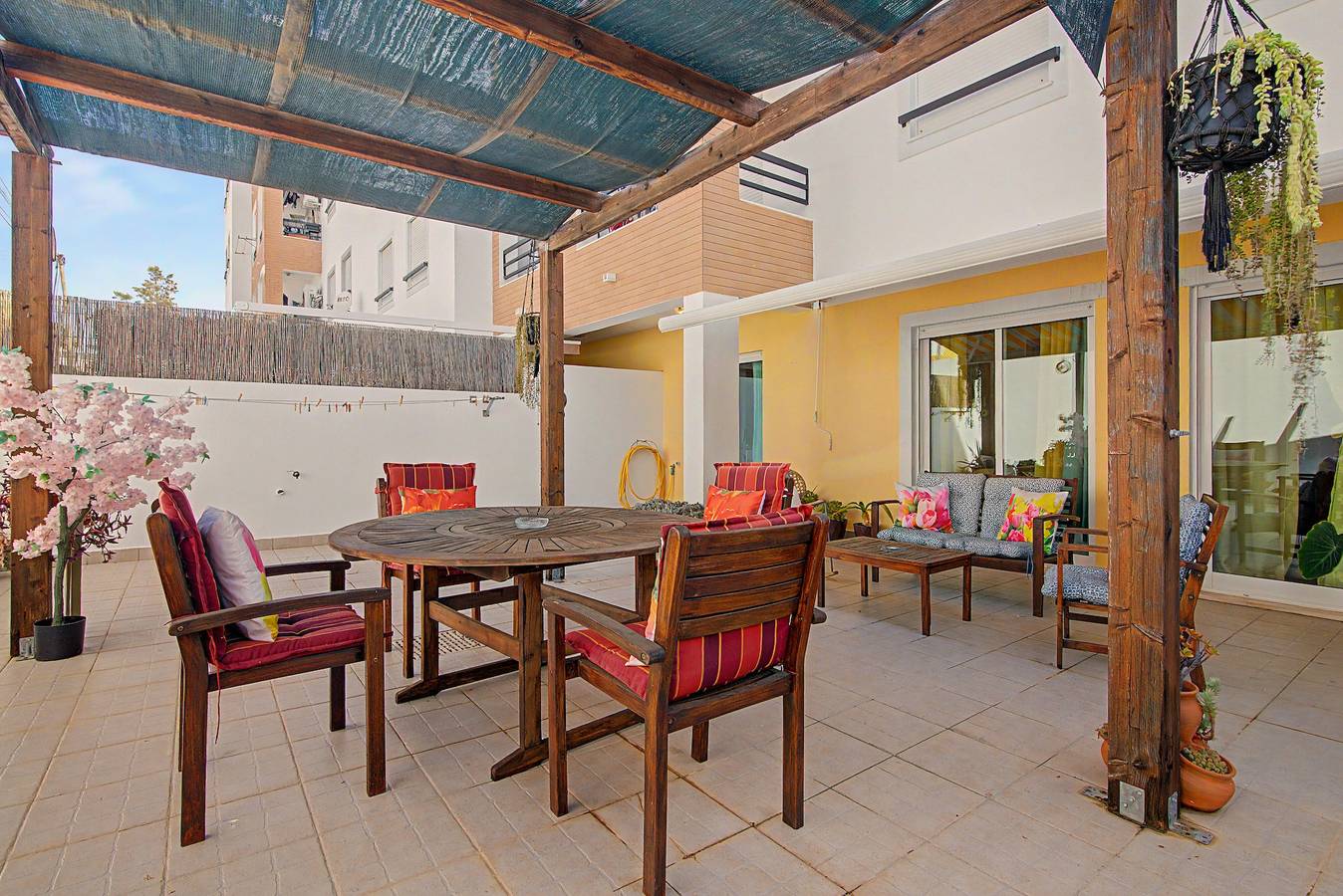 Apartamento inteiro, Apartamento 'Magnolia' com Terraço Privado, Wi-Fi e Ar Condicionado in Tavira (Santa Maria), Tavira (Santa Maria e Santiago)