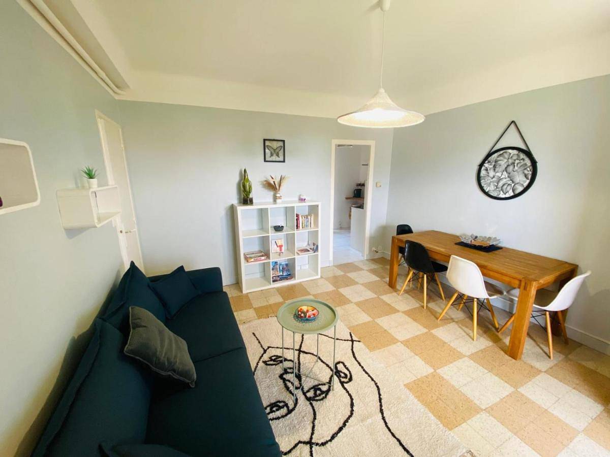 Appartement entier, Classic Apartment in Saint-Laurent-du-Var, Côte méditerranéenne (France)