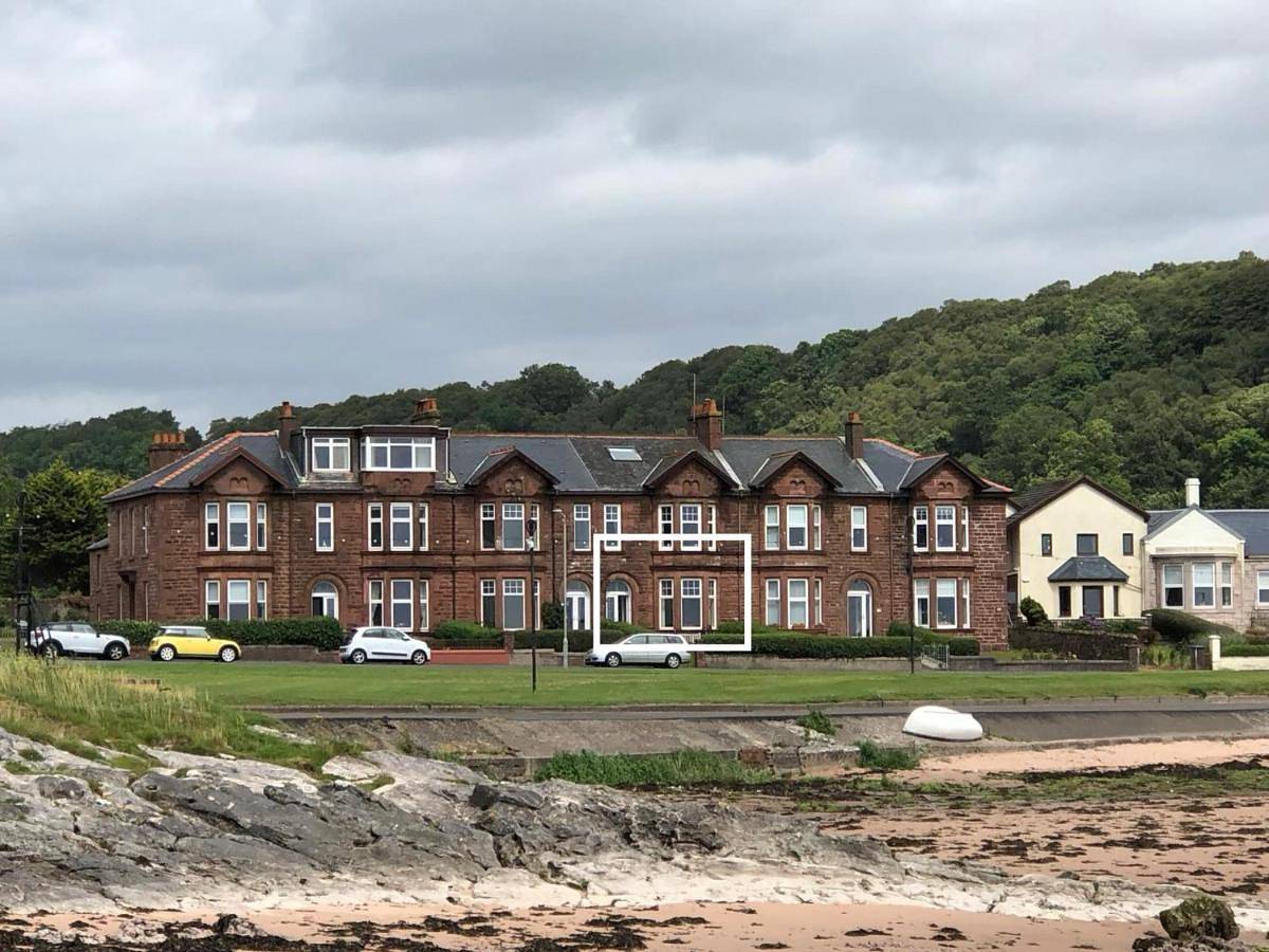 Entire apartment, Two-Bedroom Apartment in Millport, Firth Of Clyde