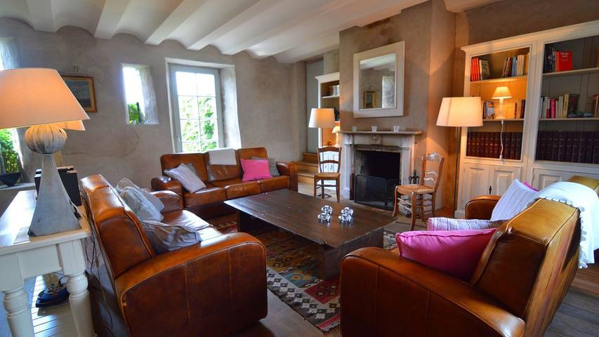 Location de vacances pour 25 personnes, avec jardin et sauna, animaux acceptés à Onhaye