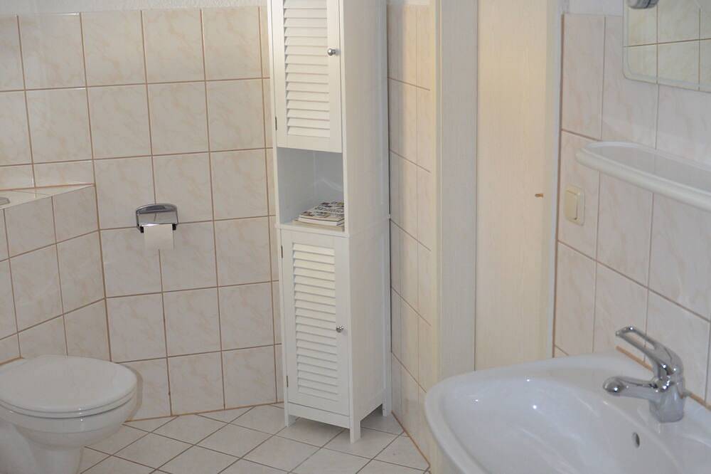 Ganze Wohnung, Ferienhaus Lütsche - direkt am Stausee im Thüringer Wald in Frankenhain, Rennsteig