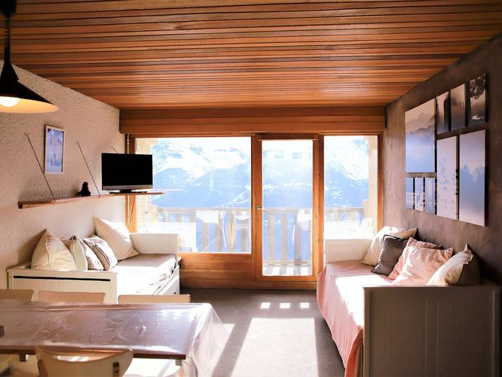 Gîte pour 4 personnes, avec terrasse dans Office De Tourisme D Auris En Oisans - 2