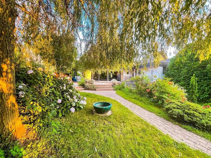 Ferienhaus für 8 Personen, mit Ausblick und Sauna sowie Pool und Garten in Schwalmtal