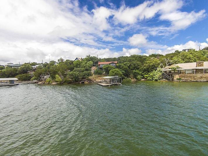 Vacation rental for 10 people, with yard in Lake Buchanan