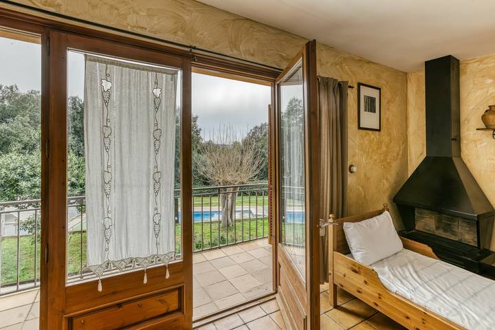 Habitación para 3 personas, con piscina para niños y jardín, Se admiten mascotas en Pla de l'Estany - 2