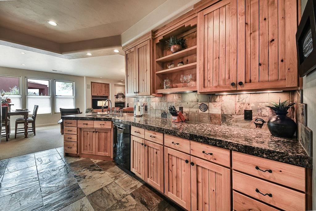 Atemberaubende Red Mountain View Unbefleckte Entrada Free Passes Elevation Fitness in St. George, Zion Nationalpark