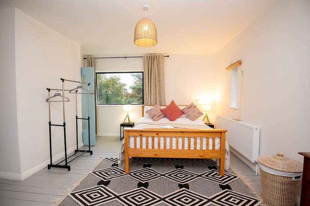 Art Deco Lakehouse retreat at Inchiquin in County Clare