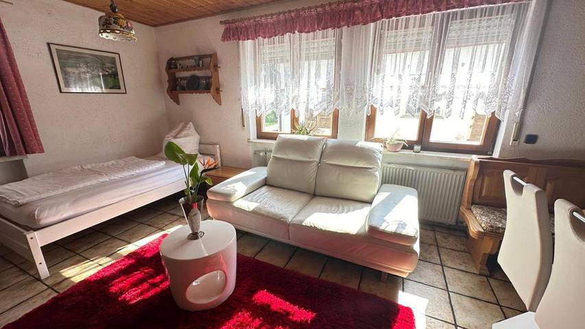 Ferienwohnung für 5 Personen, mit Terrasse und Garten sowie Ausblick in Burglengenfeld