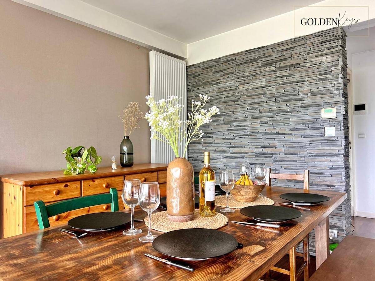Appartement entier, Two-Bedroom Apartment with View in Bonneville, Région de Bonneville