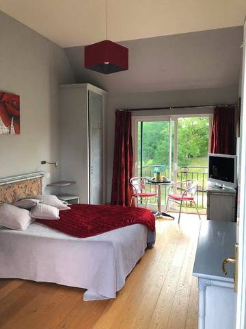 Gîte pour 9 personnes, avec jardin et jacuzzi ainsi que sauna et piscine à Donnery