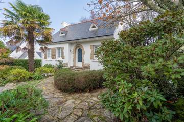 Location de vacances pour 7 personnes, avec terrasse et jardin à Bénodet