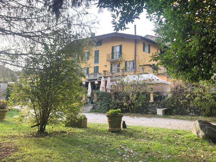B&B für 2 Personen, mit Terrasse und Ausblick sowie Garten, mit Haustier in Bergell