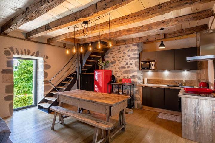 Location de vacances pour 6 personnes, avec Terrasse ainsi que Jardin et Vue à Marmanhac