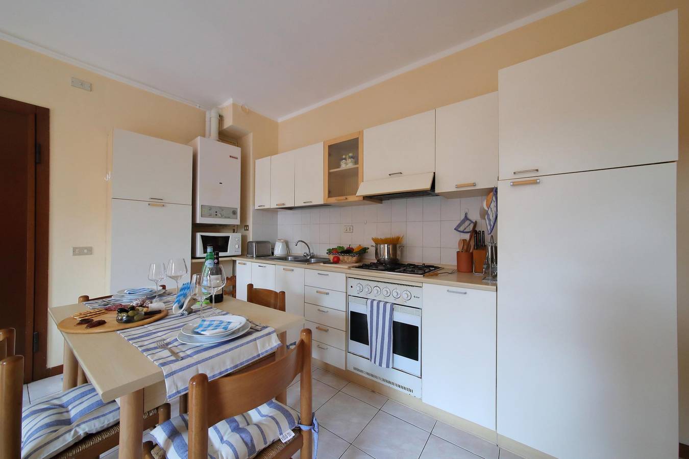 Ganze Wohnung, Petalo Bianco 100m from lake in Baveno, Comune di Baveno