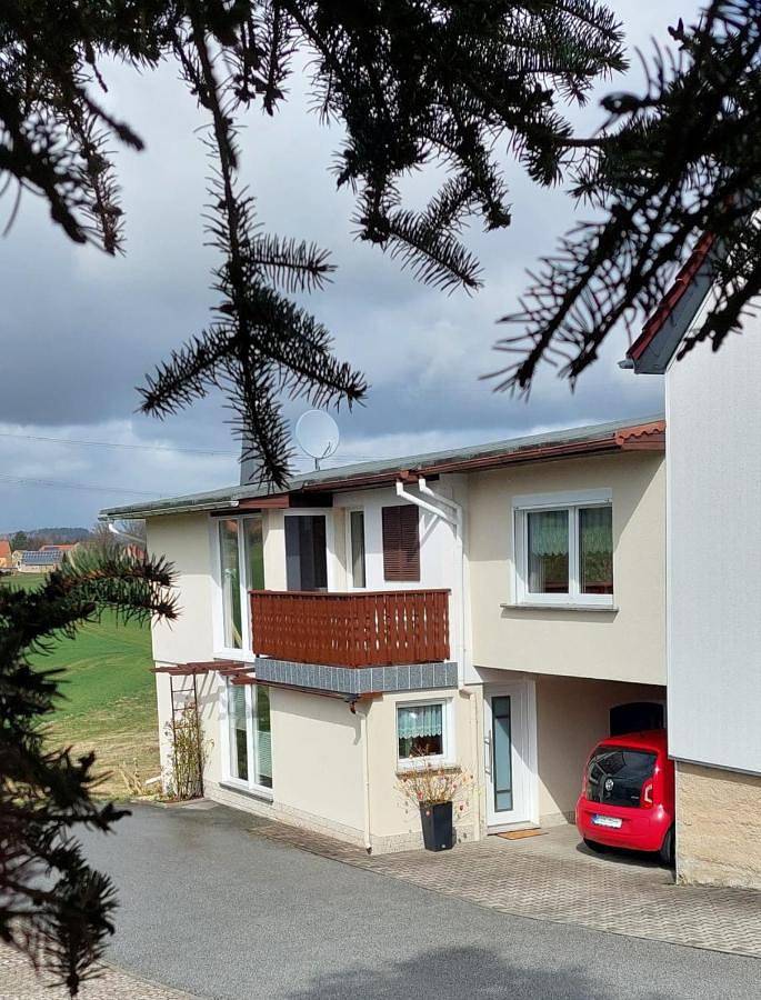 Ferienwohnung für 5 Personen, mit Balkon und Terrasse sowie Ausblick in Lawalde