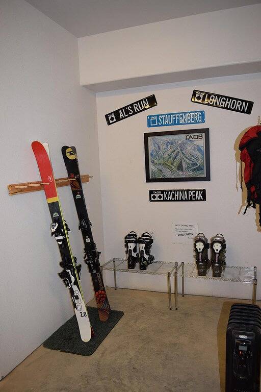 Ganze Wohnung, Berg Ansichten! Bedecktes Deck! Wanderung zum Bayer, Wanderwege, Sessellift 4 in Taos Ski Valley, Taos County