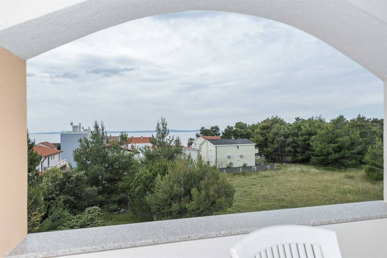 Ganze Wohnung, Fewo nur 100 m vom Strand | Wlan, Klimaanlage, Parkplatz | für 2-4 Personen in Vir