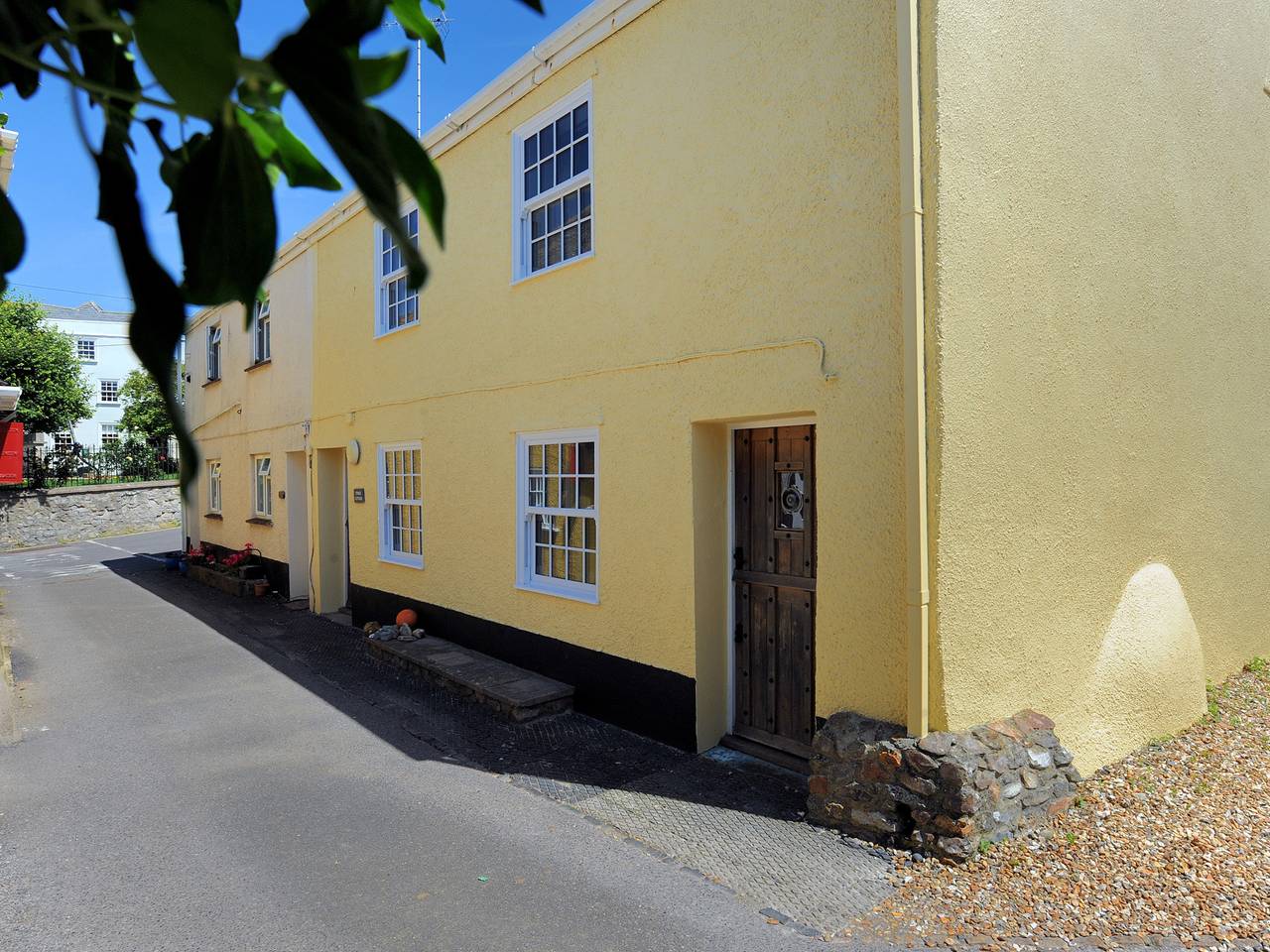 4/5 Georges Square in Lyme Regis, Dorset