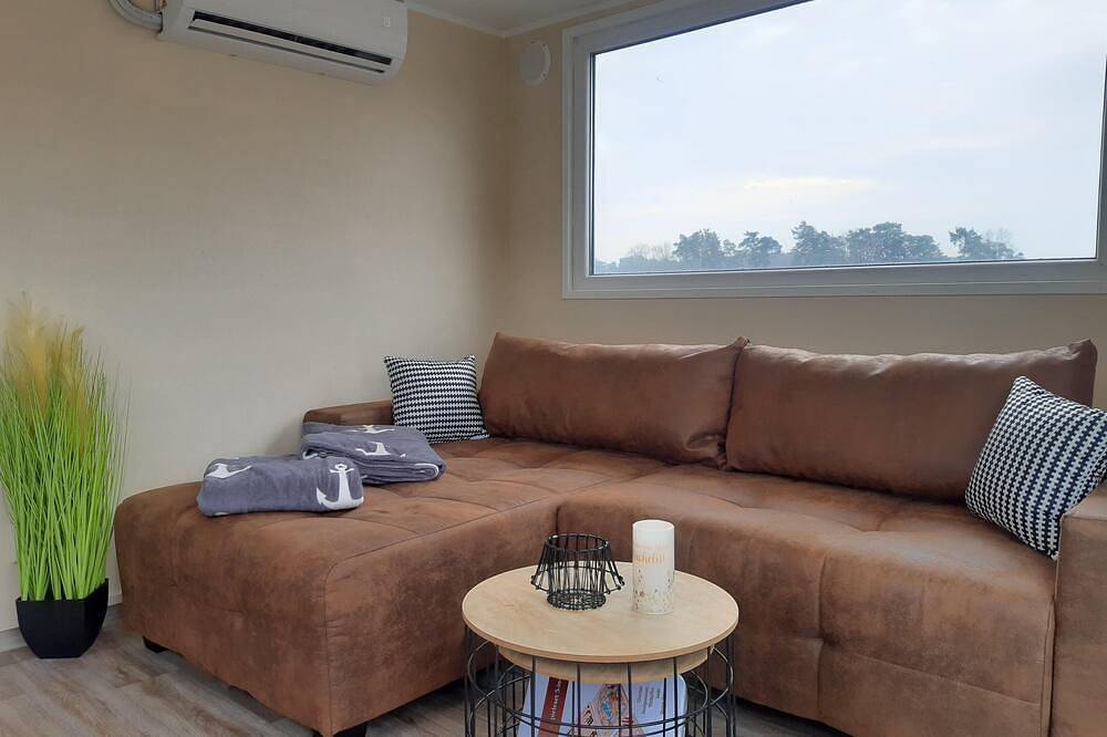 Hausboot, schwimmendes Ferienhaus im Havelbogen, Haus auf dem Wasser in Pritzerbe, Havelsee