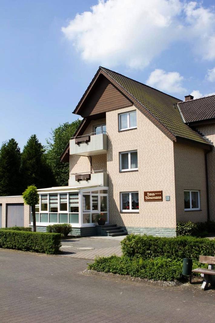 Ferienhaus, mit Balkon und Terrasse sowie Garten und Ausblick in Lippstadt - 4