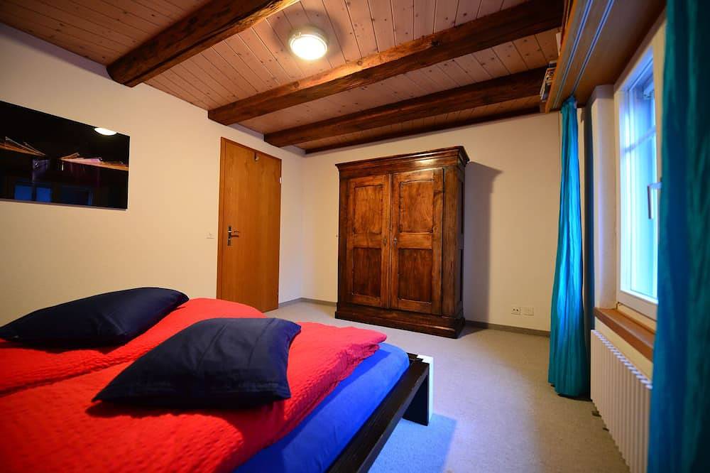 Ganze Wohnung, Apartment (4 1/2 Zimmer) mit Panoramabalkon, Seezugang und Sauna in Berlingen, Untersee