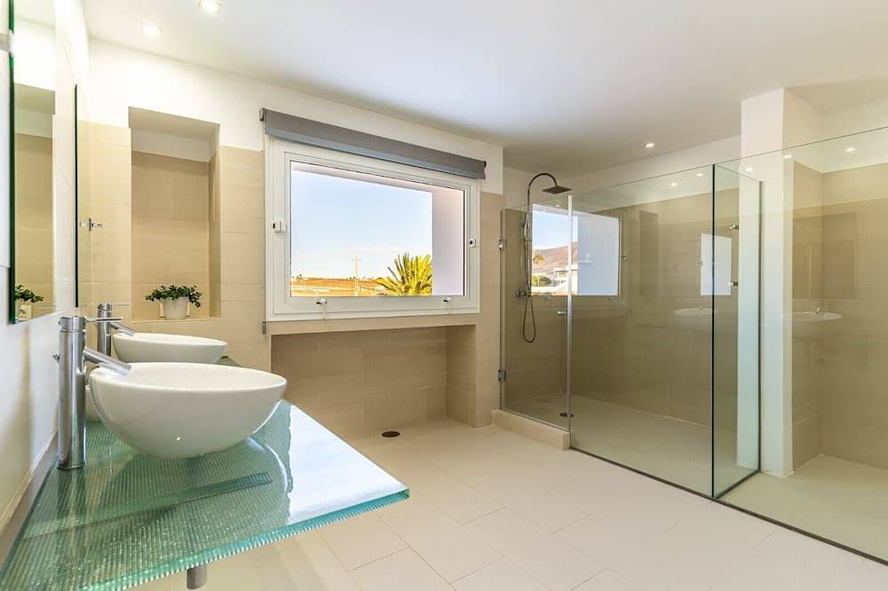 Calero Sails by Buenavilla | Experience luxury living in this 4-bed villa in Puerto Calero, Yaiza