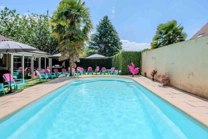 Location de vacances pour 12 personnes, avec jardin et piscine, adapté aux familles à Vernou-la-Celle-sur-Seine - 2