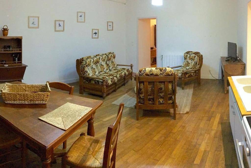 Appartement entier, Two-Bedroom Apartment in Gray, Haute-Saône