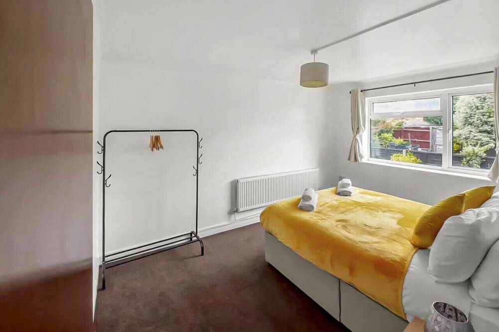 Bright 2-bedroom home with private garden & easy London access in Bexley, Londres