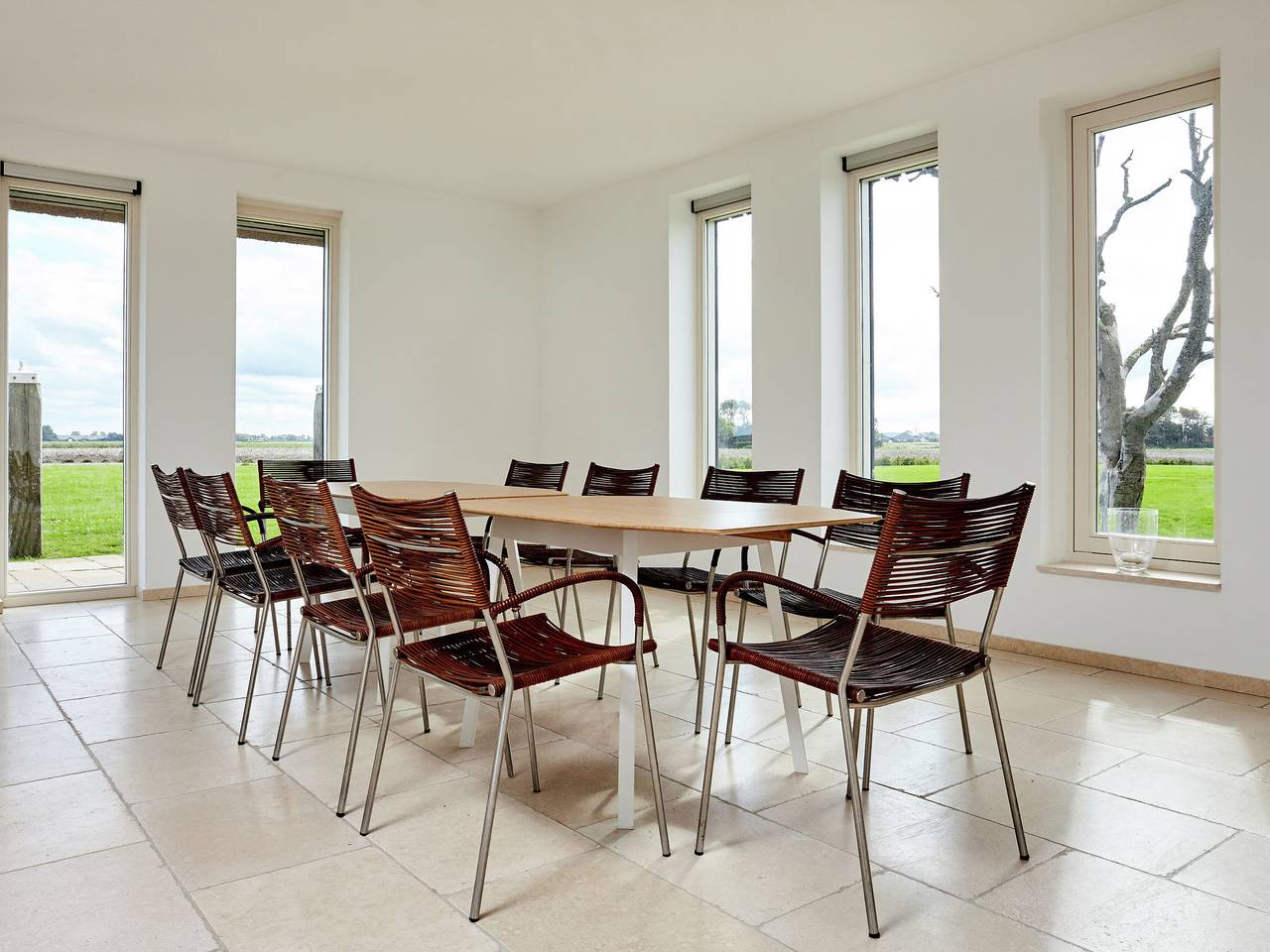Raum zum Verbinden: Eine Küstenvilla in Dongeradeel, Niederländische Nordsee