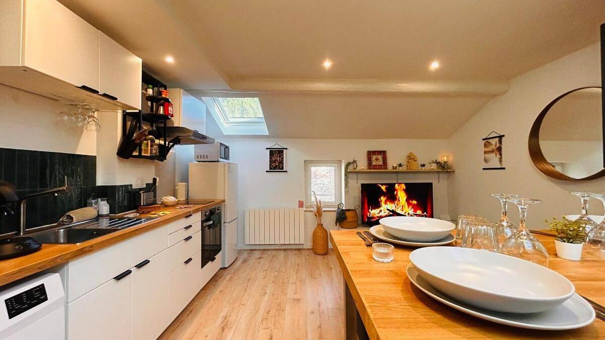 Appartement entier, T3 Chaleureux à 250m de la gare - 10 min du centre in Villefranche-sur-Saône, Beaujolais