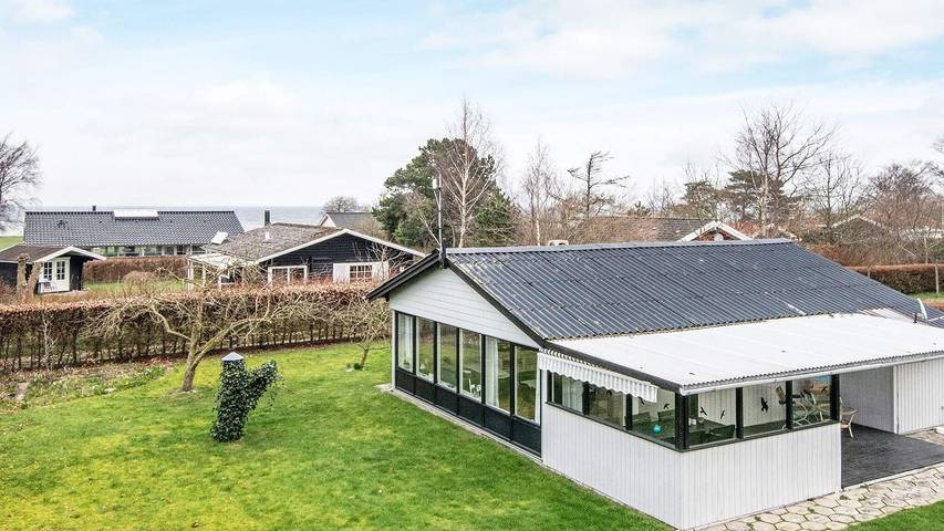 Ferieudlejning for 7 personer, med terrasse og have i Als