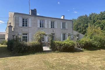 Gîte pour 11 personnes, avec terrasse et jardin à Dampierre-sur-Boutonne