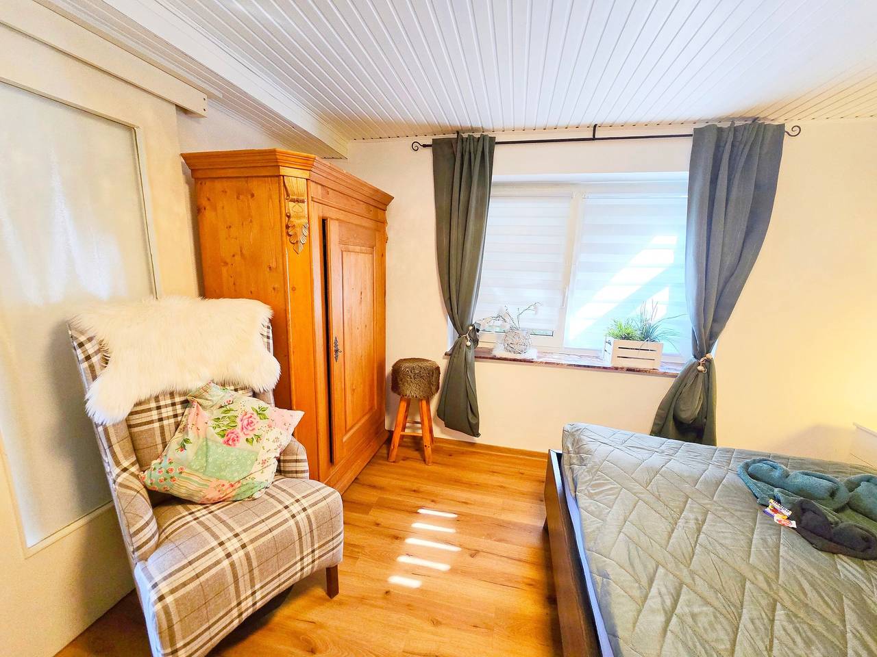 Ganze Wohnung, Ferienwohnung Gartenblick 50qm mit Terrasse, Garten, Kamin und offener Küche mit Theke in Bestwig, Hochsauerlandkreis