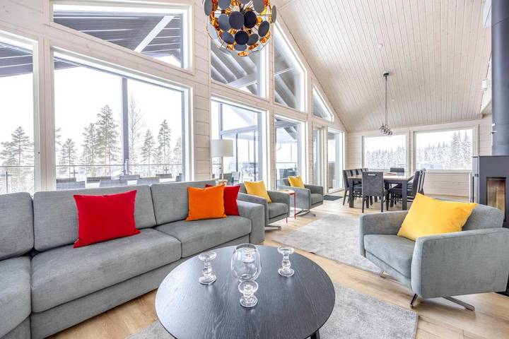 Ferienhaus für 14 Personen, mit Balkon und Whirlpool sowie Terrasse und Sauna