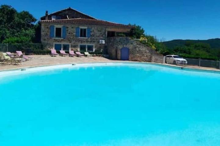 Gîte pour 20 personnes, avec Jacuzzi ainsi que Jardin et Piscine à Molières-sur-Cèze