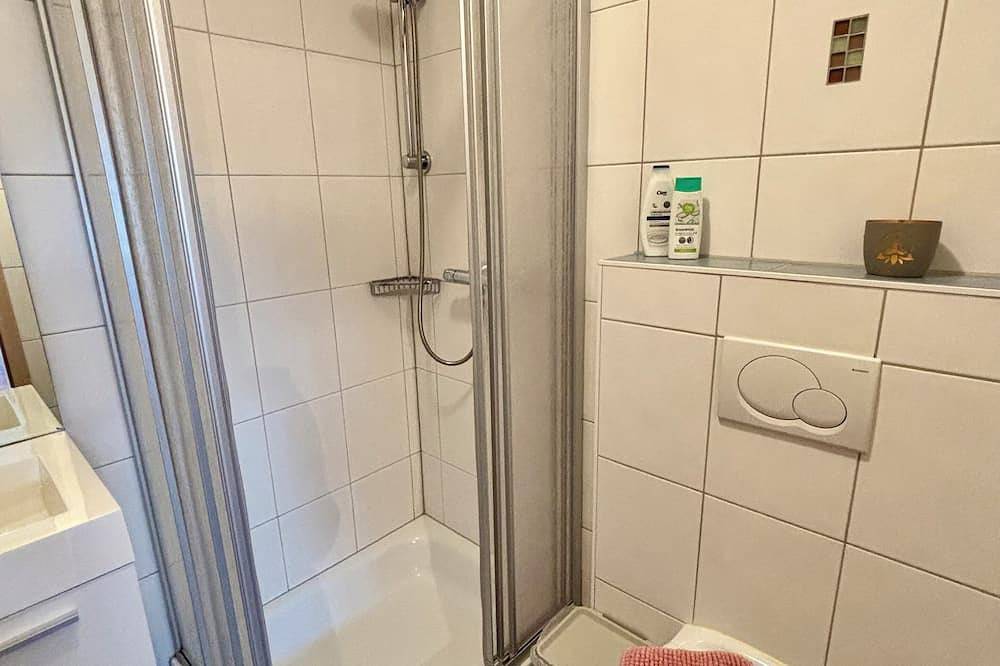 Ganze Wohnung, Modernes Studio mit Balkon & Seeblick am Biggesee in Olpe, Biggesee