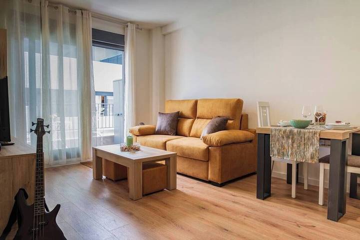 Ferienwohnung für 2 Personen, mit Garten und Pool sowie Balkon - 1