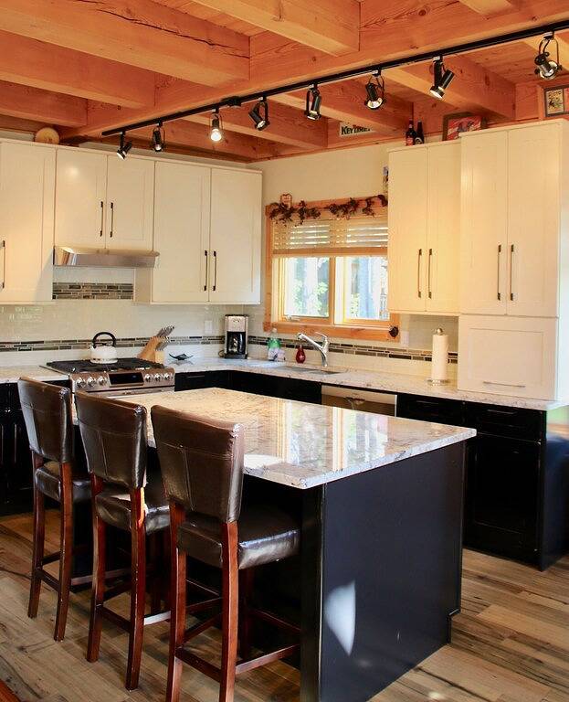 Kicking Horse Cabin Retreat in Kicking Horse