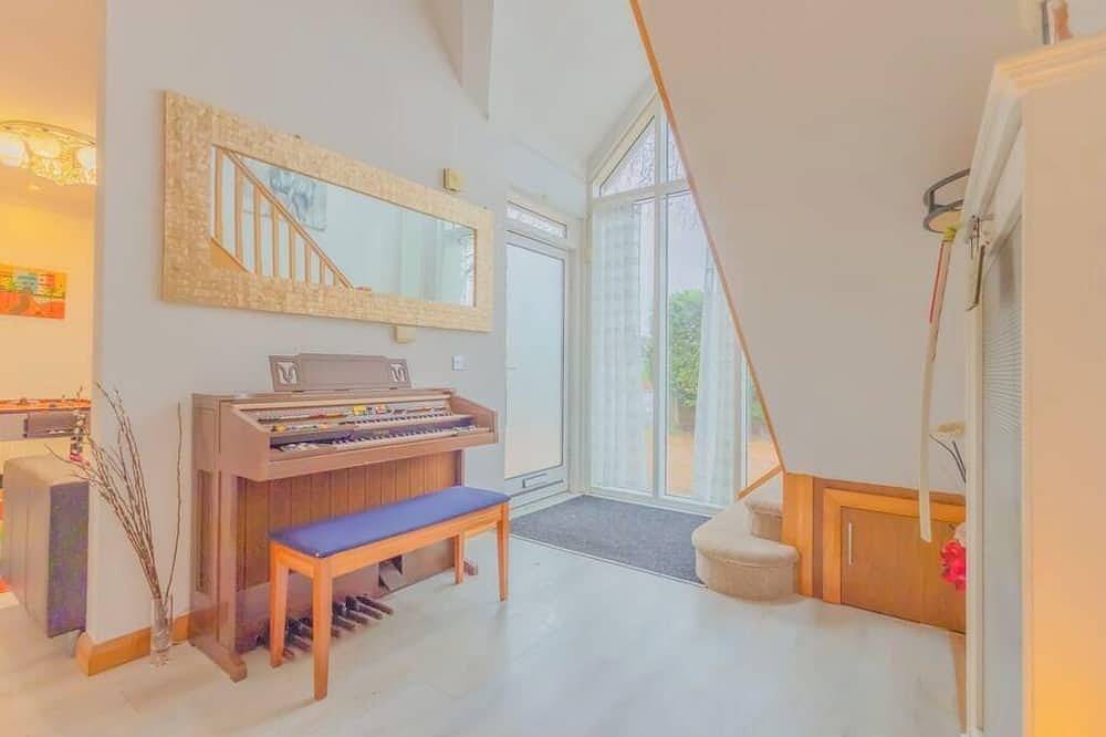 6Br Mansion With Games Room & Hot Tub in Cardiff, Cardiff und Umgebung