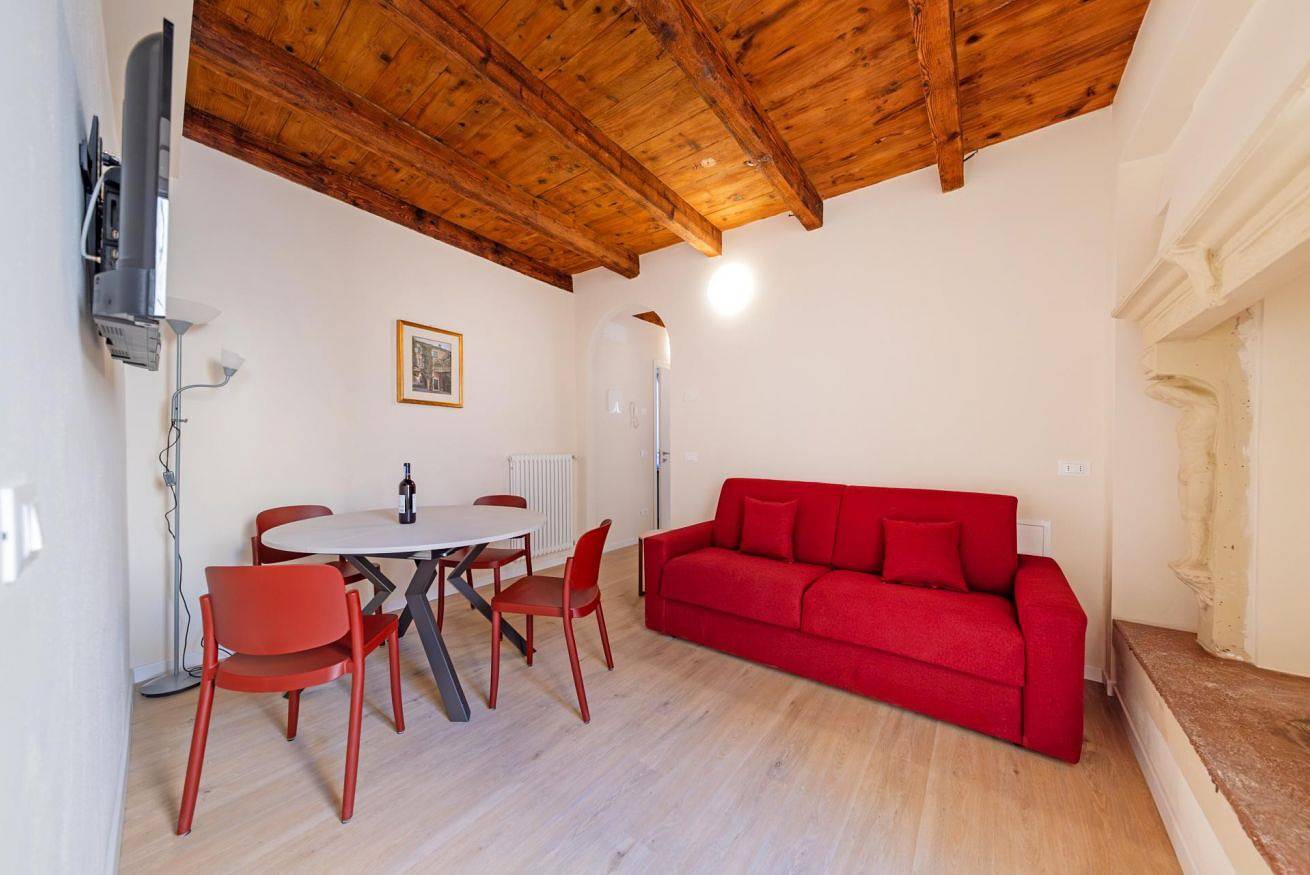 Ganze Wohnung, Apartmentsgarda - Loggia Libertà in Garda, Gardasee-Berge