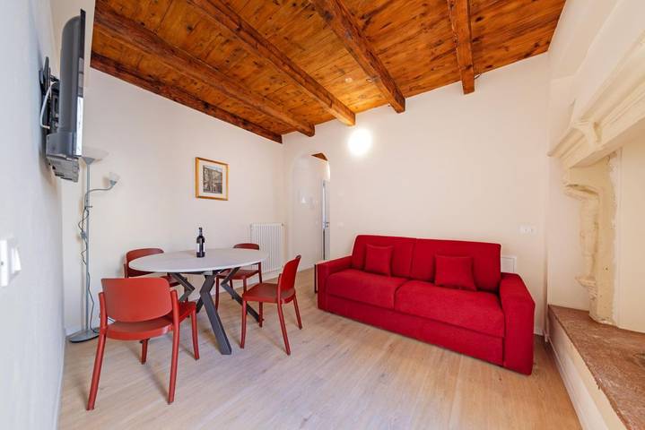 Apartamento entero, Apartamento de vacaciones para 2 personas con balcón/terraza in Garda, Montañas Garda