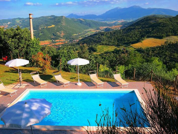 Villa per 16 persone, con Giardino e Piscina nelle Marche