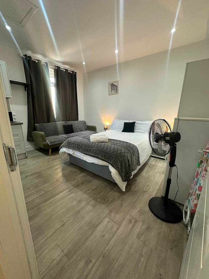 Estudio entero, Estudio para 3 personas in Merton, Londres