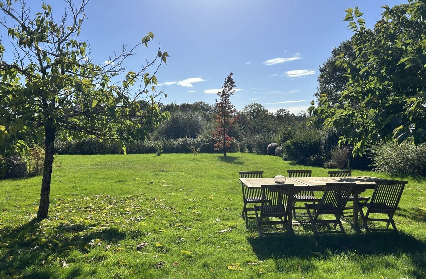 Casa de vacaciones 'Le Pré des Fées' con vistas al lago, piscina privada y jardín in Salbris, Sologne