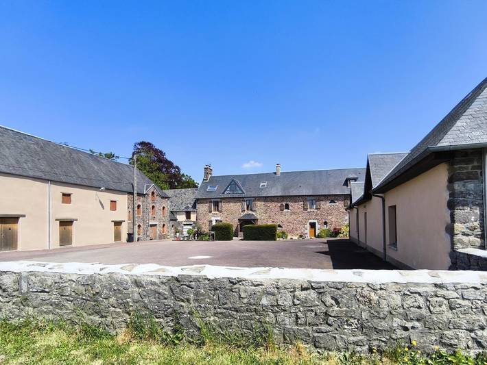 Gîte pour 10 personnes, avec jardin, animaux acceptés