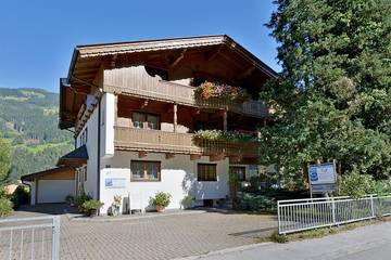 Ferienwohnung für 2 Personen, mit Garten und Sauna, mit Haustier in der Zillertal Arena
