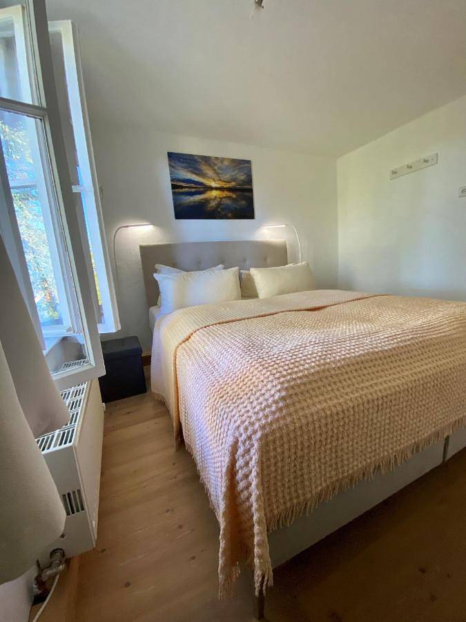 Ferienwohnung für 4 Personen, mit Balkon und Terrasse sowie Garten und Seeblick